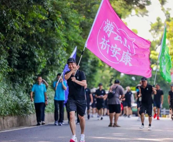 广州第一诞”即将启幕！瓦力棋牌就在白云山！“(图8)
