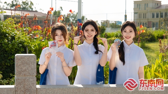 业典礼举行 5000余名学子启航新征程瓦利棋牌泉州海洋职业学院2025届毕(图1)